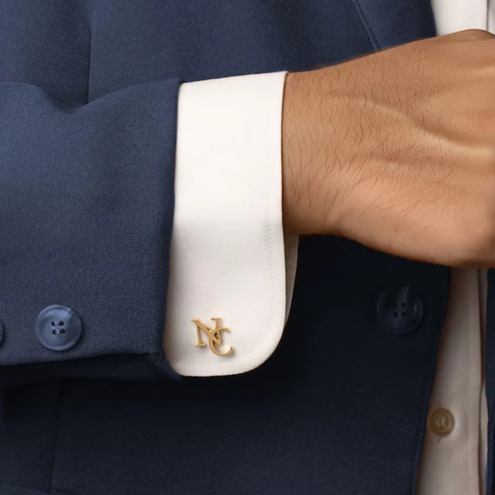 Personalisierte Manschettenknöpfe aus Edelstahl mit Initialen für den Bräutigam, Herren-Manschettenknöpfe als Geschenk für Ihn – Detail 1
