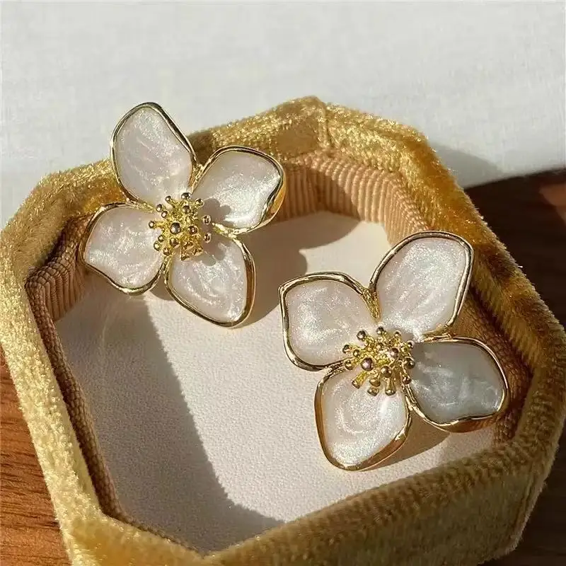 

Gold Color Metal Flower Shape Green Epoxy Earrings Stud For Women Milky Color Enamel Girl Cute Post Earrings Ins Fashion Jewelry