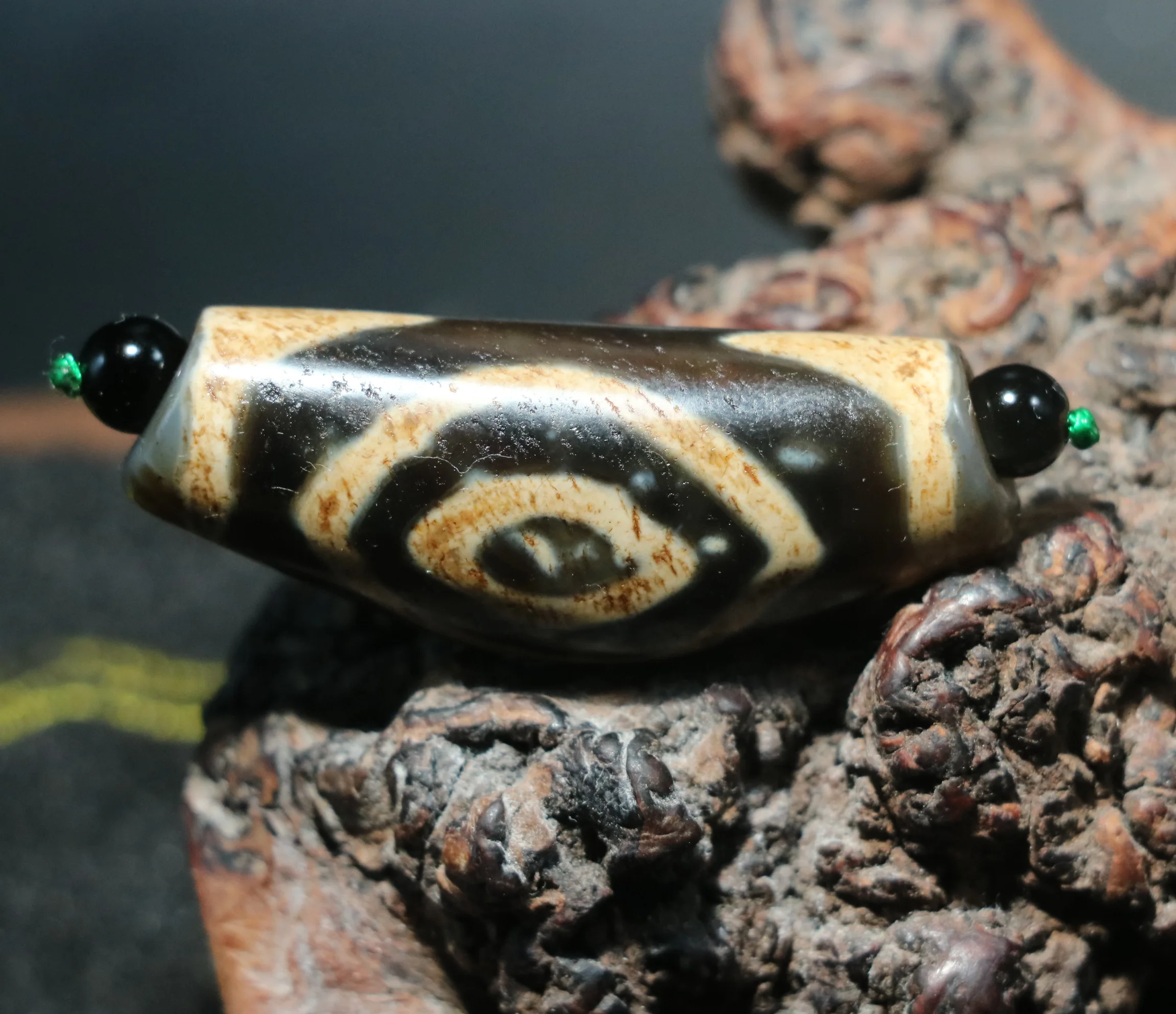 UD070 Energy Tibetan old Agate  Buddha eye  Ox Horn Shape dZi Bead Amulet Pendant AAA LKbrother Top Quality