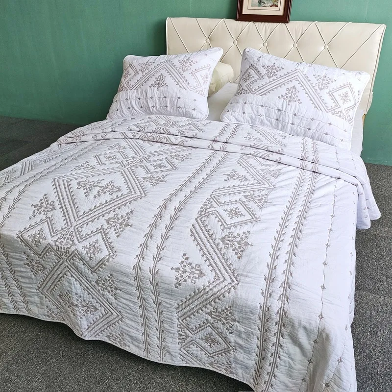 

CHAUSUB Embroidery Quilt Set King Queen Size 3-Pieces 100% Cotton Soft Lightweight Bedspread with 2 Pillowcase Home Decor