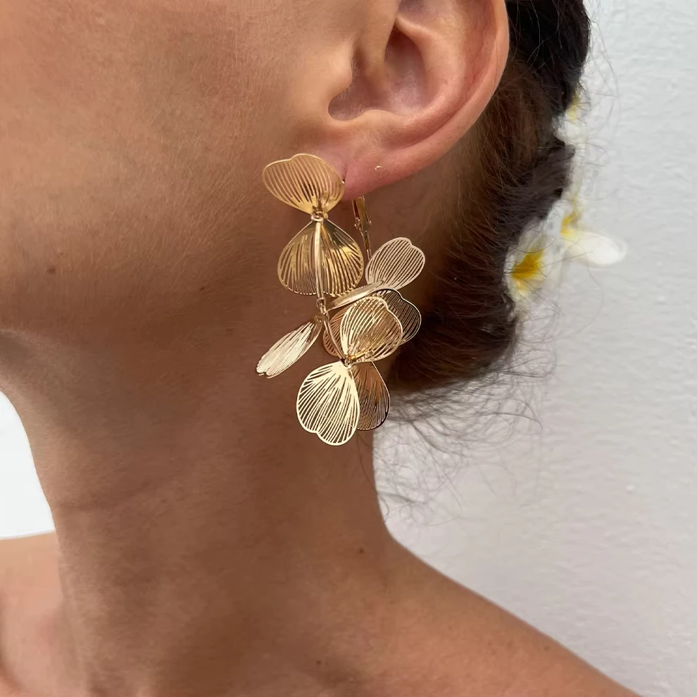 Ingemark Creative Hollow Petal Flower Hoop Earrings for Women 2025 New Fashion Boho Circle Piercing Earrings Wed Jewelry Gift