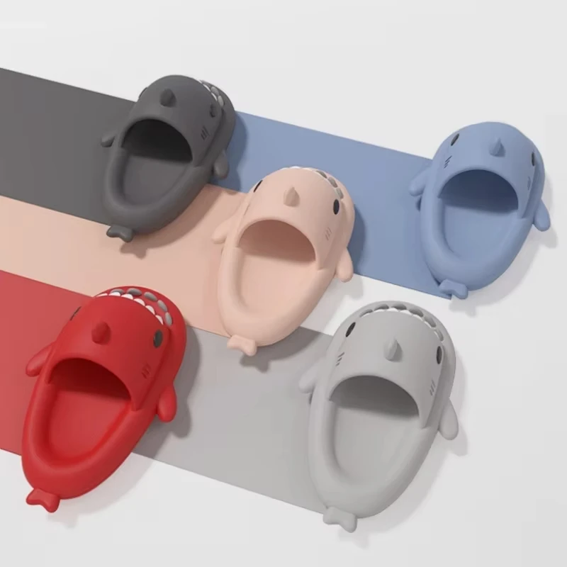 الصيف النساء سميكة سوليد القرش النعال الرجال الحمام لطيف الكرتون عدم الانزلاق الشرائح الإناث في الهواء الطلق جميل بلون إيفا الصنادل