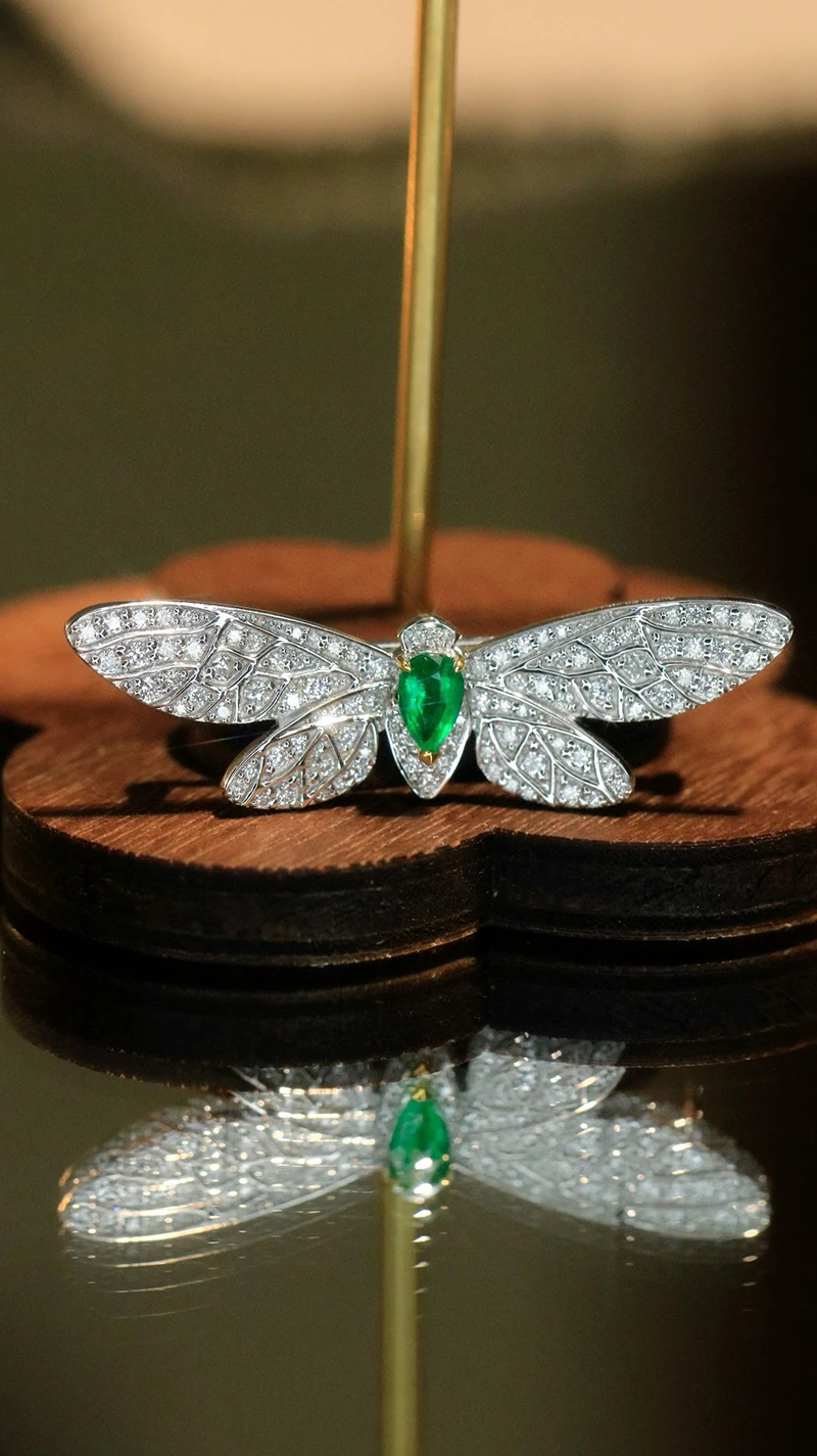 LUOWEND 100% 18K White Gold Necklace Luxury Butter Shape Brooch Shiny Diamond Natural Emerald Necklace for Women Fine Jewelry