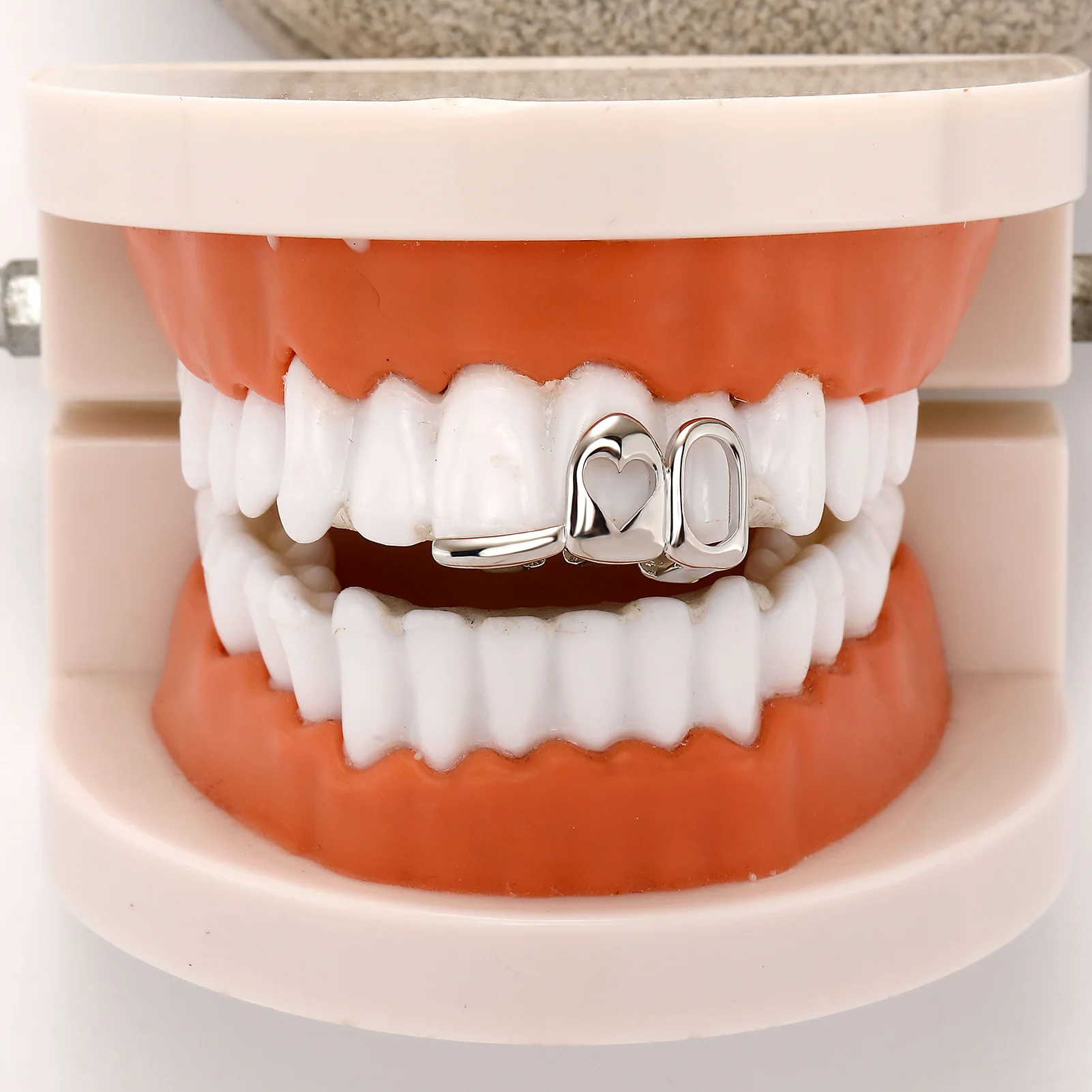 TOPGRILLZ لامعة مختلطة 3 قبعات الأسنان القلب المجوف للنساء الرجال الأسنان مجوهرات شريط أفقي الأسنان Grillz هدية الهالوين