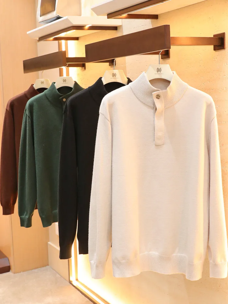

Осенью и зимой 2023 года новые мужские вязаные свитера с толстым теплым кашемиром и воротником-стойкой.