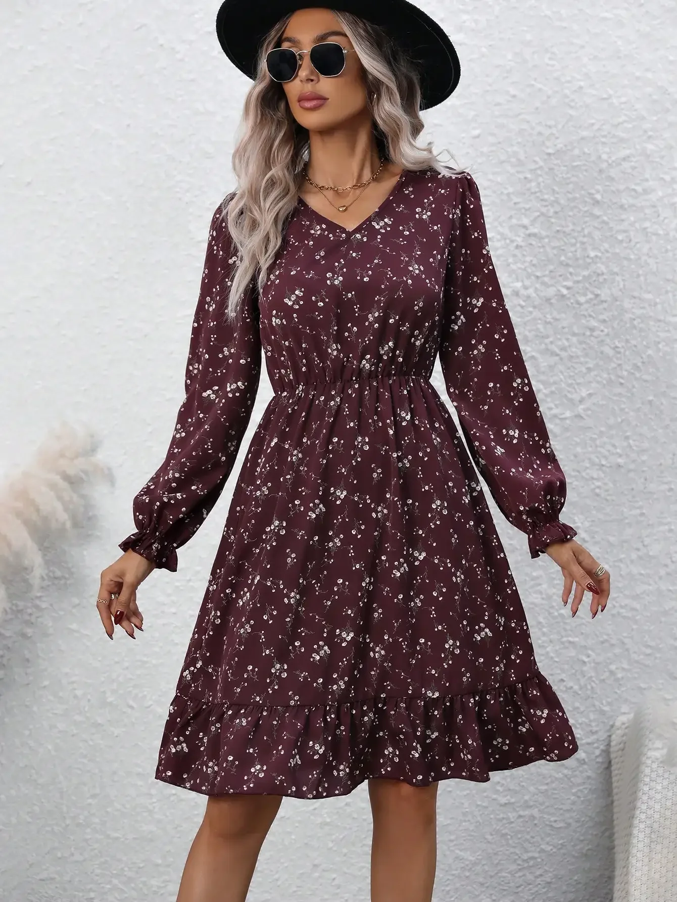 2024 New Design Women's Dress Small V-neck Knee Length Dress Lace Long Sleeves Small Fresh Countryside Style