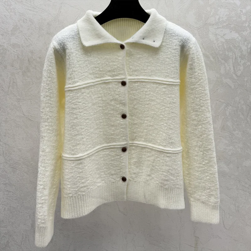 高品質の刺繍ロゴ入りレディースカーディガンセーター、暖かく快適、秋冬服 25120692