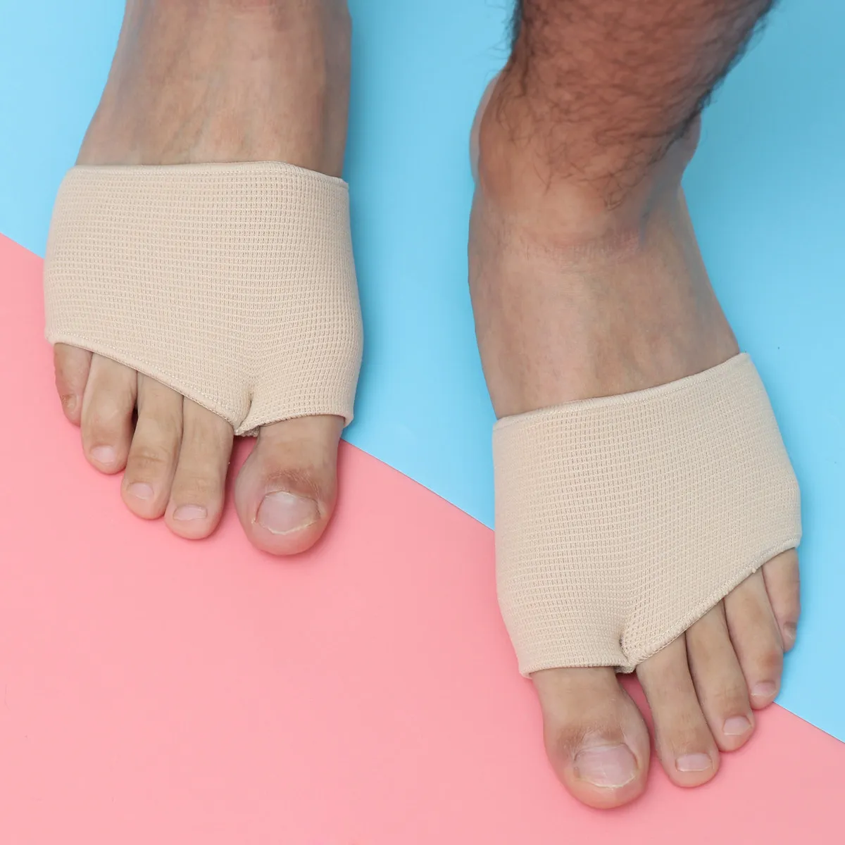 

Пара гелевых накладок для защиты передней части стопы и метатарзальных суставов, размер S, поглощают трение, снимают боль, предотвращают мозоли.