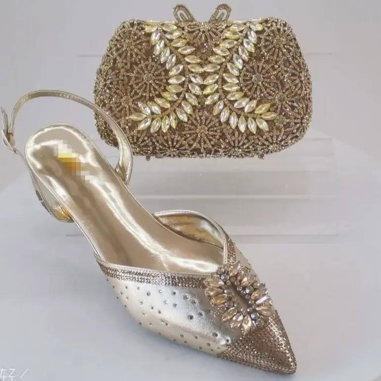 

LNATISNOVA Серебряные туфли для женщин: дизайнерский комплект с острым носком, роскошный свадебный набор с ажурной сумкой-клатчем и туфлями на шпильке