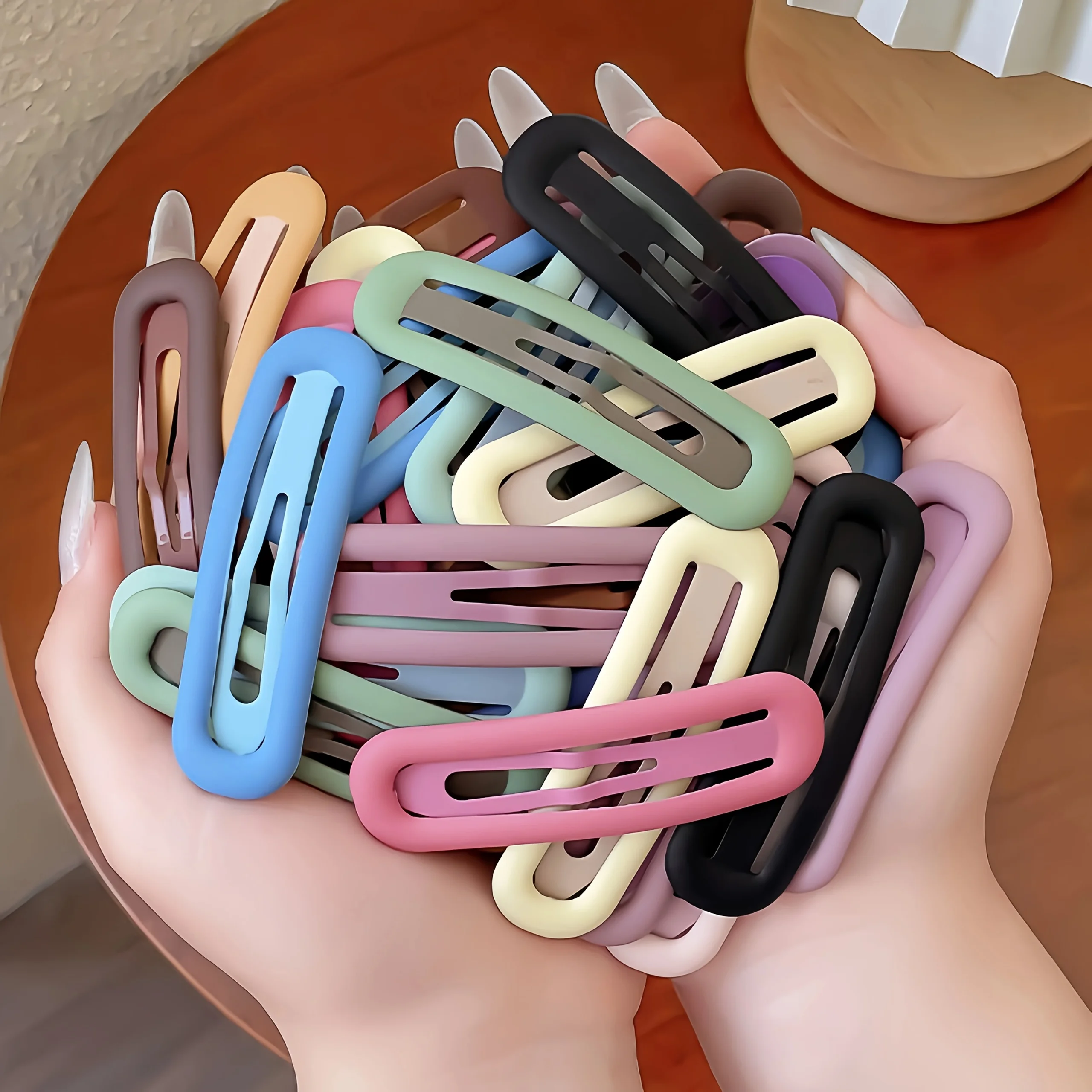 conjunto-de-20-presilhas-de-cabelo-foscas-em-cores-aleatorias-ideais-para-uso-diario-presentes-de-feriado-e-como-um-Otimo-presente-para-aniversarios