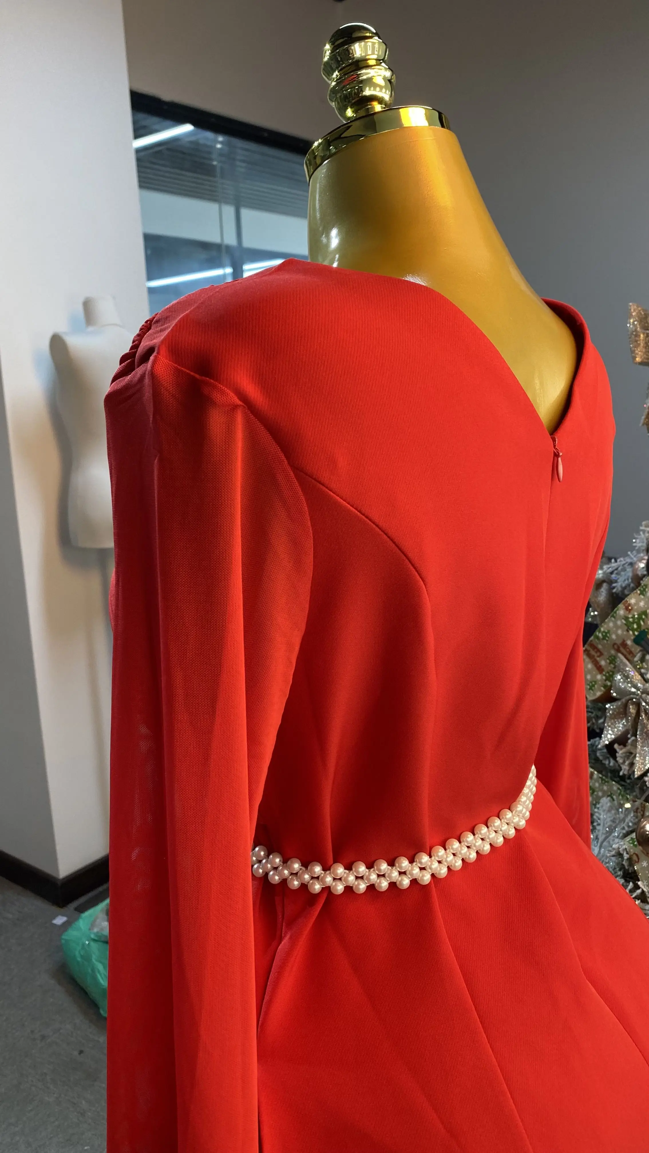 فستان بناتي لخريف وشتاء 2025 جديد ملتوي بأكمام طويلة ومرقعة وجيب للخصر-GZXX372