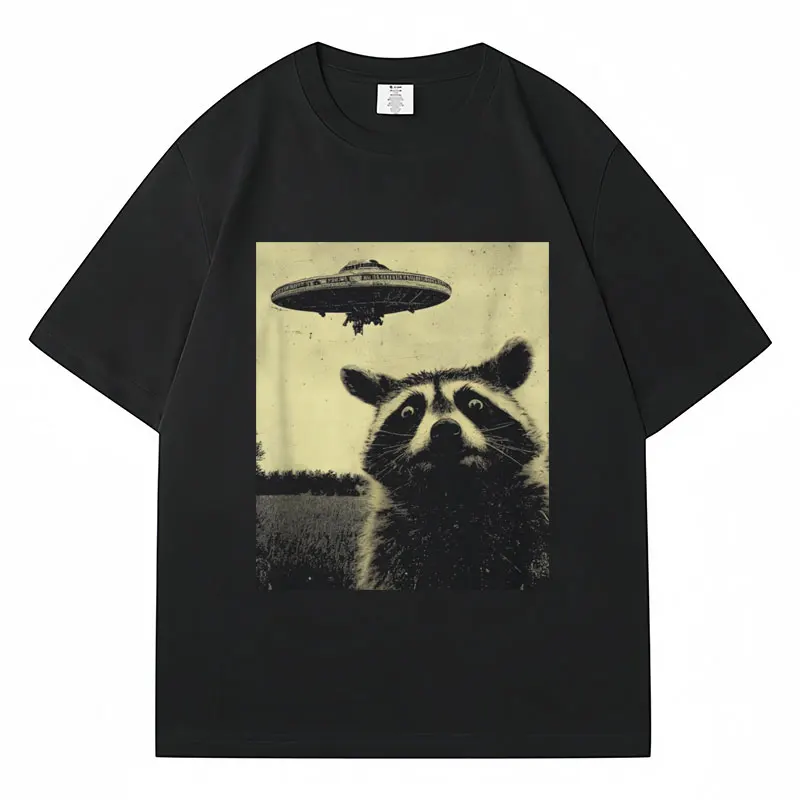 Raccoon Selfie UFO Vintage Graphic T-shirt Funny Humor Men Women T Shirt Personality Cotton Oversized Casual T-shirts Streetwear