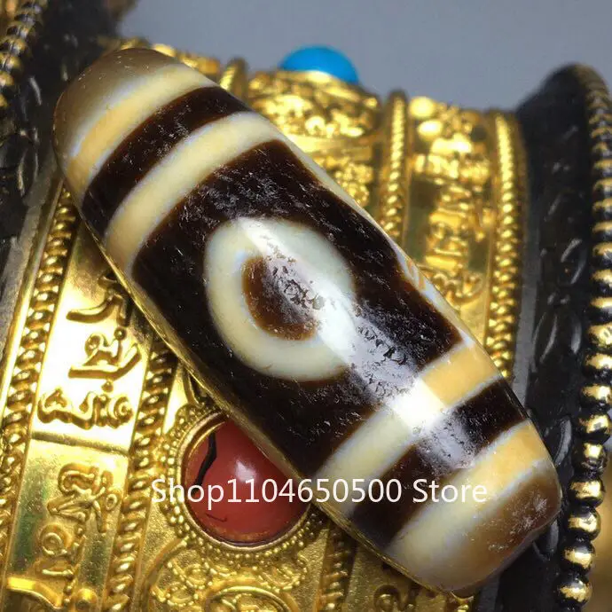 

Special offer to become attached to ancient folk customs Tibetan ancient beads, old materials, high oil-coated pulp [three-eye d