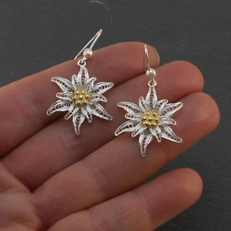 Simple Fashionable Plant Flower Charm Mom Earrings Retro Gold Stamen Daisy Women's Ear Decor Wholesale
