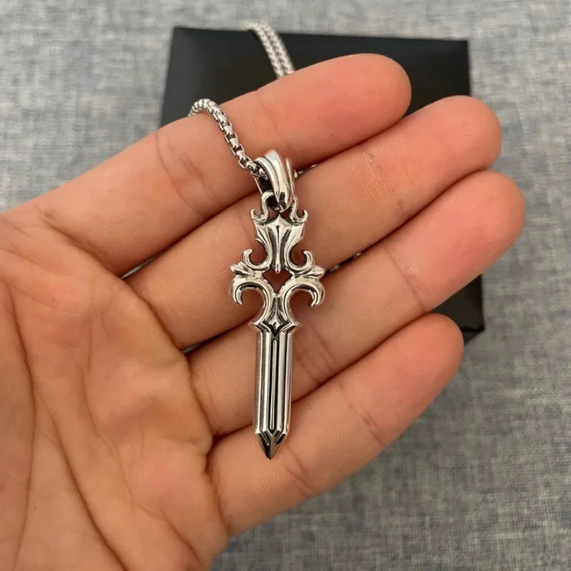 En Stock, colgante de espada King, plata pura 925, collar Retro versátil, bonito encanto clásico, adornos de la serie de regalos coleccionables