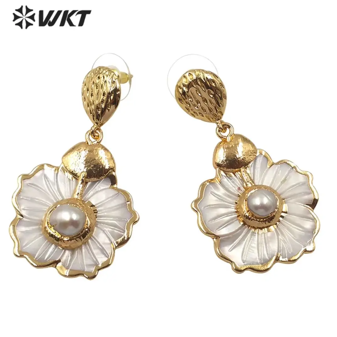 WT-E590 WKT Natural Shell Earrings Flower Shape And Pearl Beads 18K Gold Electroplated Women Fashion Fine Jewelry