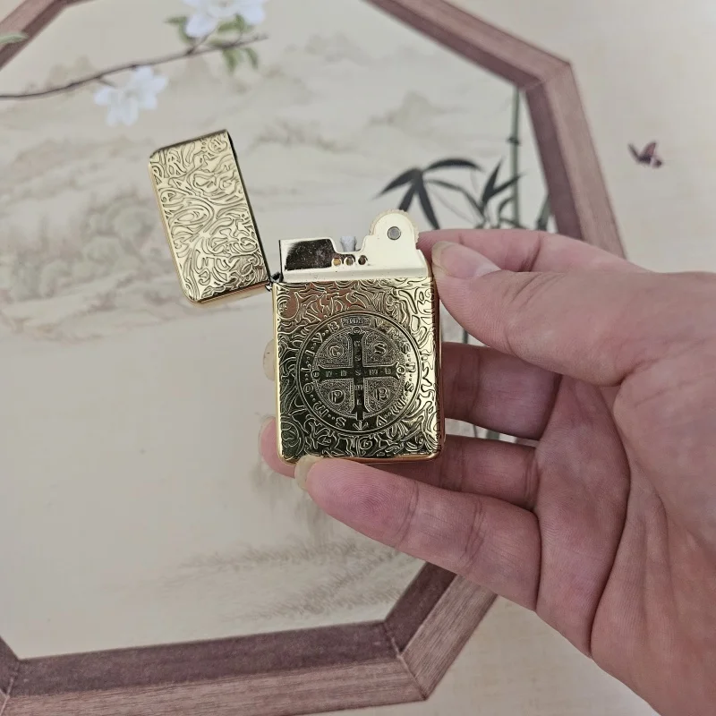 Exquisite Brass Oil Lighter, Ultra-thin Windproof Retro Grinding Wheel Ignition Lighter, Creative Engraving Pattern, Men\'s Gifts