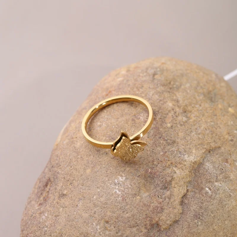 1 piece of stainless steel plated with 18K gold, tilted-head double-layer butterfly frosted ring. Butterfly-shaped, three-dimensional textured ring. Suitable for a gentle, girlish style, paired with delicate dresses and knitwear. It symbolizes freedom and transformation, suitable for daily wear, outings, dates, and commuting