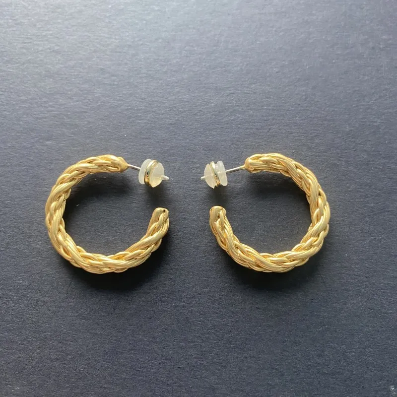 VKVVA Tone Braided Twisted Rope Texture C Huggie Hoop Earrings,Niche Minimalist Fresh Fashion Ear Jewelry for Her Daily Wear