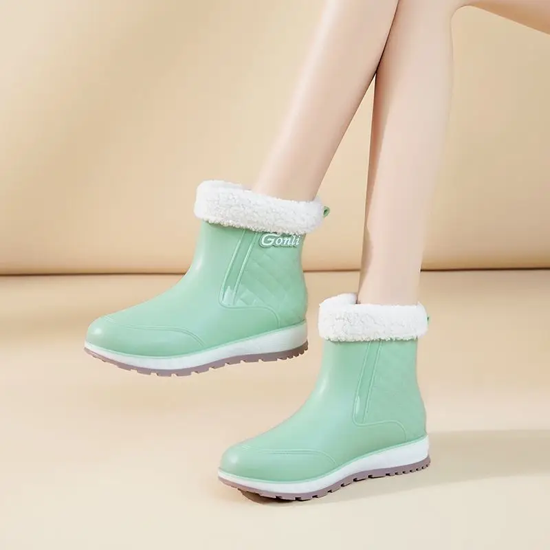 Stilvolle warme Damen-Regenschuhe mit Fell, wasserdichte Winterstiefel, Damen-Galoschen, modische Garten-Regenschuhe, Plüsch-Regenstiefel der Marke – Detail 26