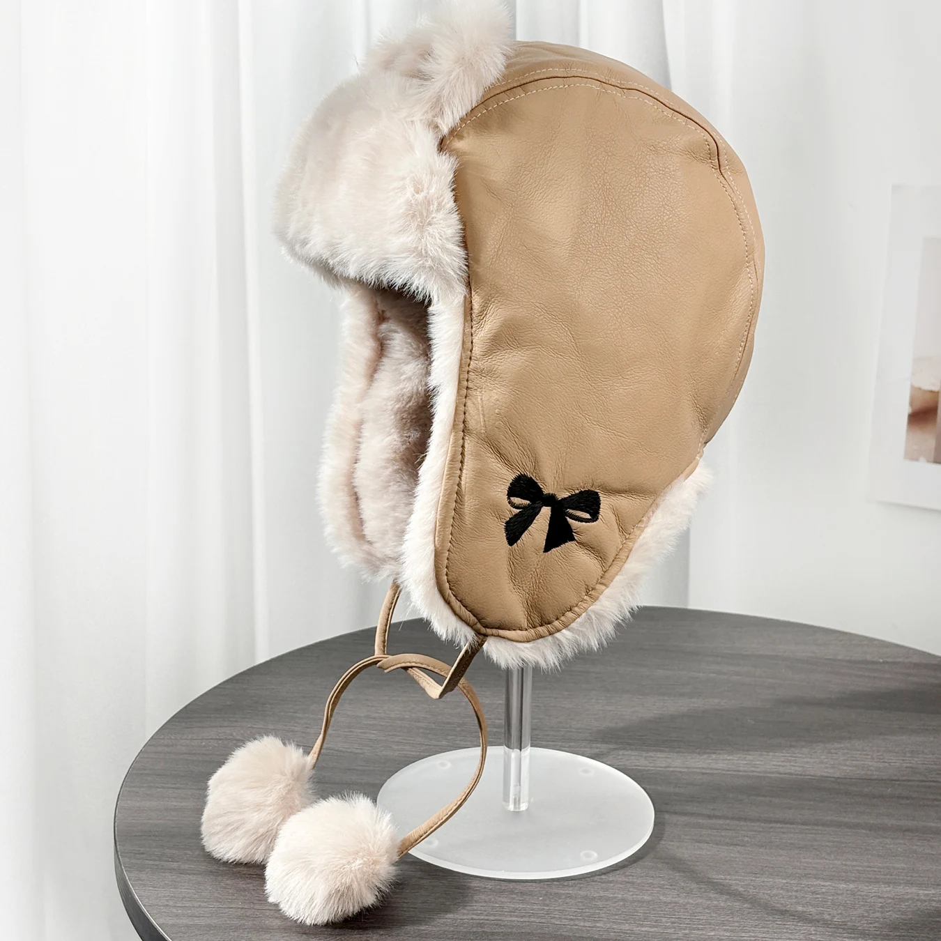 หมวกฤดูหนาวแบบเล่ยเฟิง, ปอมปอมหนัง + ดีไซน์โบว์ปัก, หมวกอุ่น, หมวกป้องกันหูบุขนแกะ, หมวกนักบินแบบหนา, หมวกสำหรับอากาศหนาว, หมวกสกี, เหมาะสำหรับสภาพอากาศหนาวจัด อุปกรณ์เสริมลำลอง