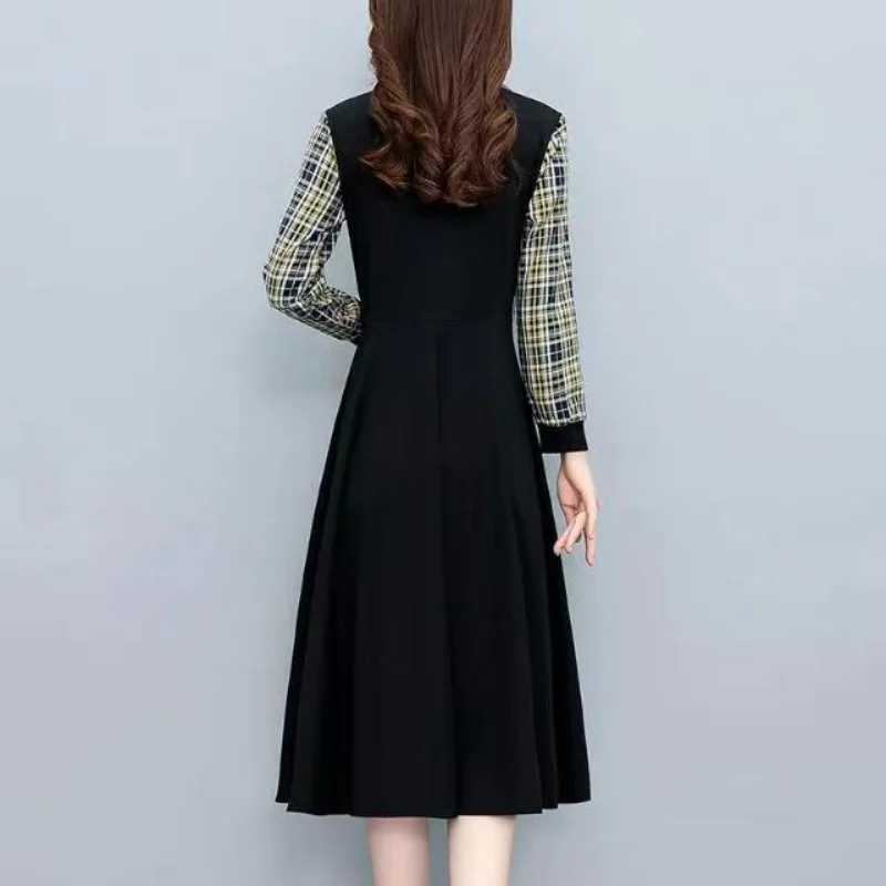 فستان نسائي بأكمام طويلة فضفاض مناسب مناسب ، ياقة بولو ، أزرار مرقعة ، منقوشة ، مزيفة من قطعتين ، متعددة الاستخدامات ، خريف ، شتاء ، موضة