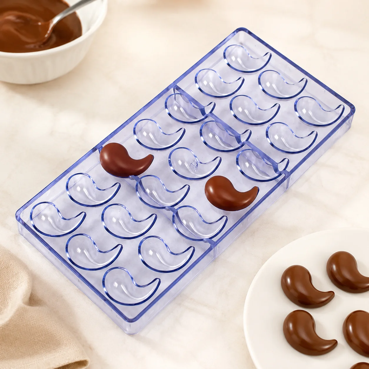 21 Cavities Polycarbonate Chocolate Mold Crescent Horn Shape, Bonbon Mould Home Use Beginner Friendly DIY Candy Baking Tool