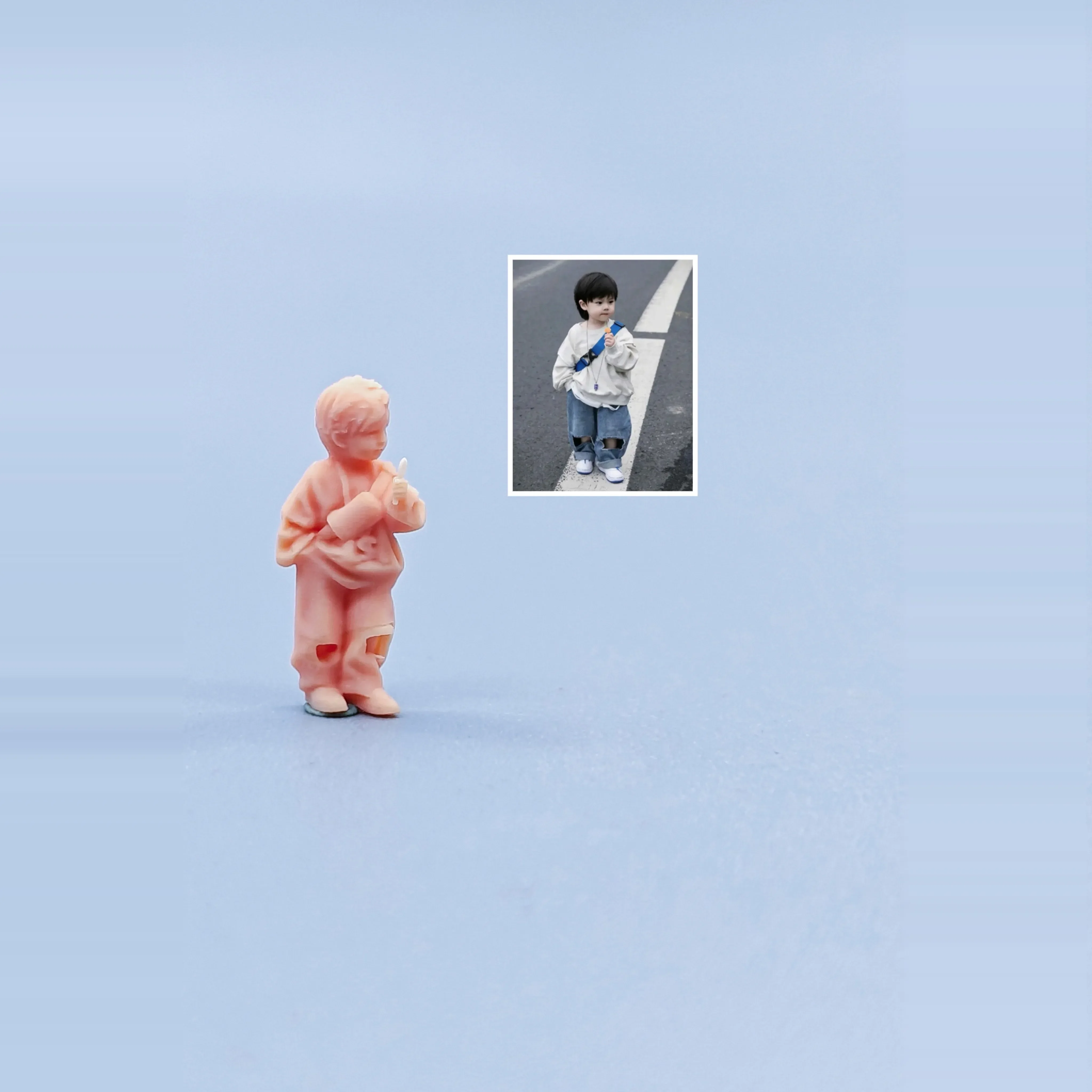 

1/64 Figurines Scale Model Resin The Little Boy Holding A Lollipop Uncolored Miniatures Diorama Hand-painted C327