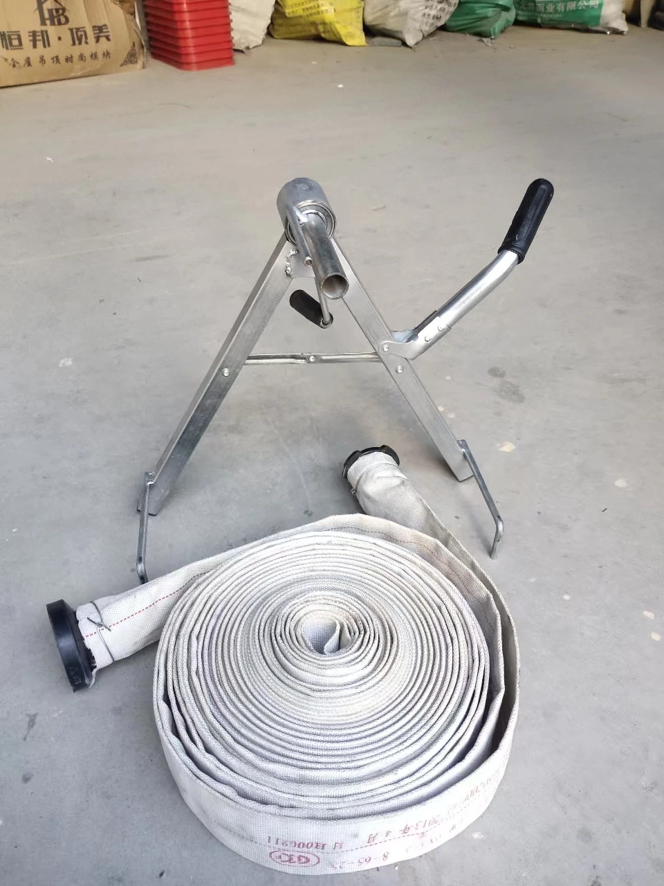 آلة بكرة خرطوم المحمولة دليل خرطوم النار اللفاف طوي خرطوم المياه الزراعية قطعة أثرية لف الرف