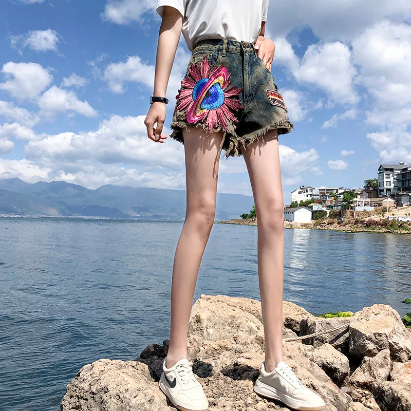 

2023 New Arrivals Moon Stars Sequins Embroidery Tassel Patch Raw Denim Shorts Female Fashion Temperament Tide Women