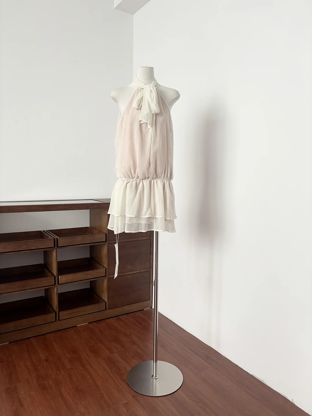 

Летний комплект 2026: Розовое платье без рукавов с завязками на шее в нежном стиле, омолаживающее, с короткой юбкой и шортами, женская мода Ense...