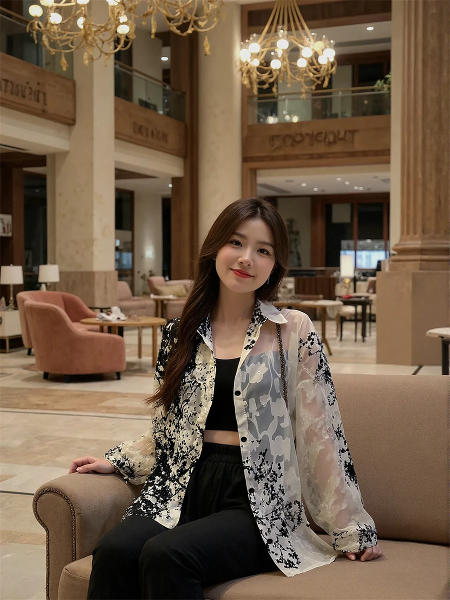 

Повседневные рубашки с длинным рукавом. Женская полосатая блузка на пуговицах с отложным воротником и свободным дизайном для повседневной офисной уличной одежды.