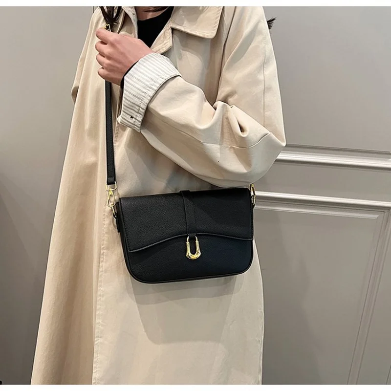 高級レザーで作られたハイエンドの女性用ショルダーバッグ、トレンディなパリのヴィンテージスタイル、広々としたソフトなデイリーユース、洗練された外観 ​