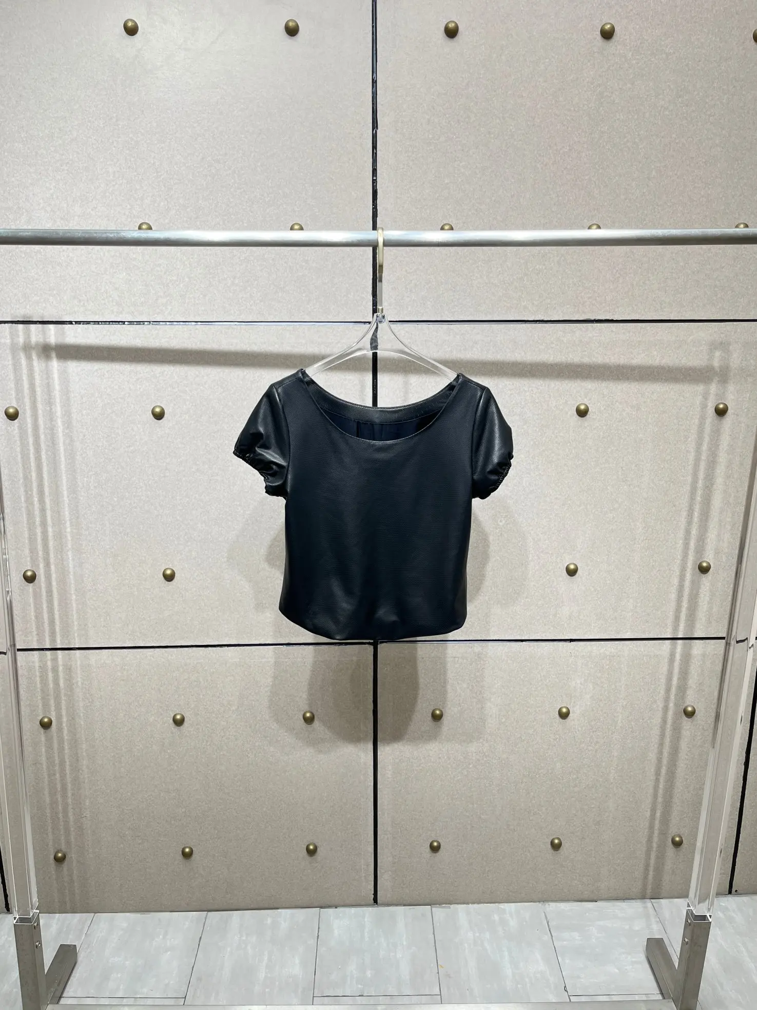 Black Short Sheepskin Top - Vintage Chic & Puffy Sleeves for Bold Style leather jacket woman