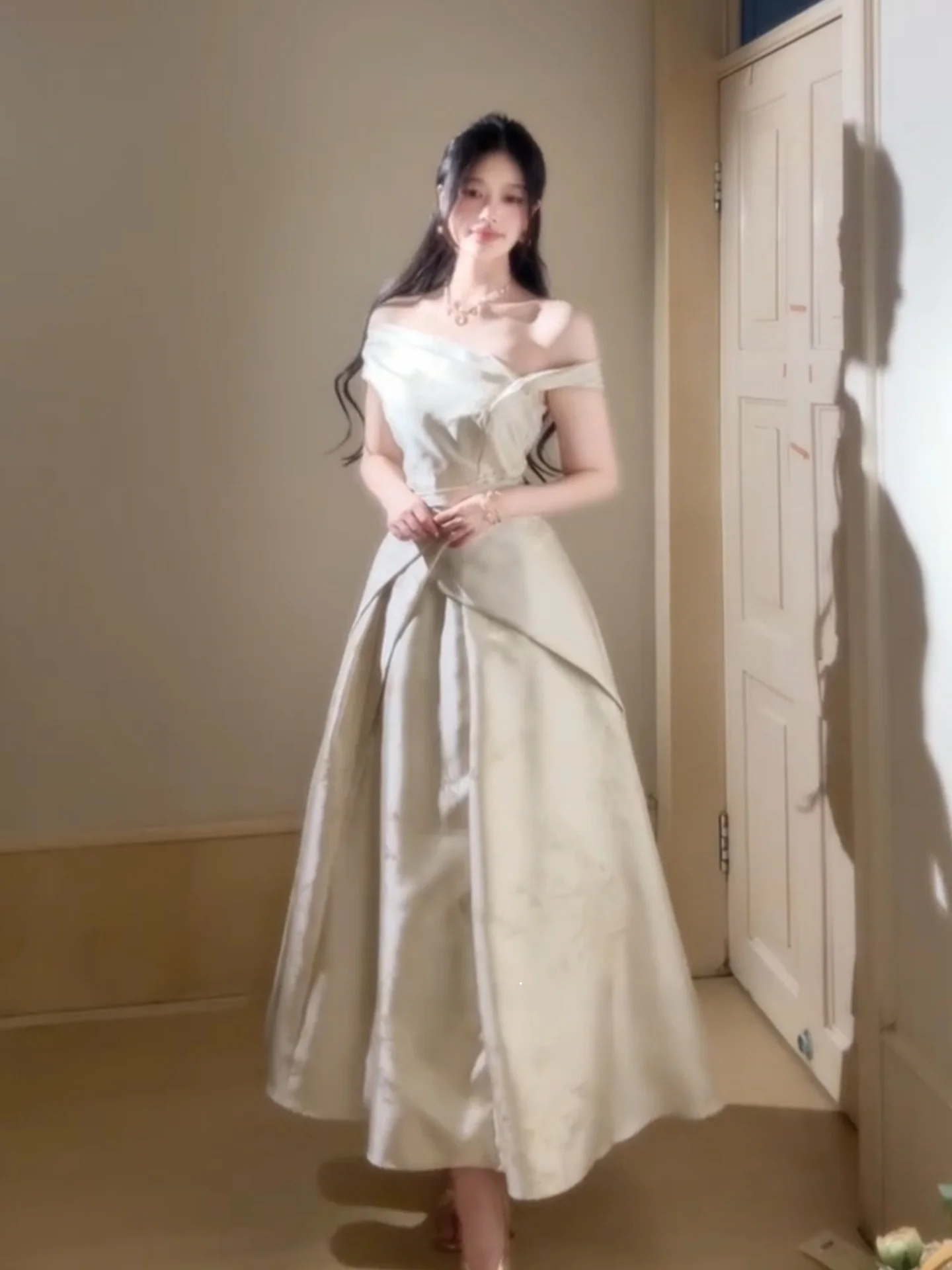 Elegant One-Shoulder Satin Wedding Dress Princely Long Skirt Heavy Embroidery Perfect for Engagement Parties And Formal Events