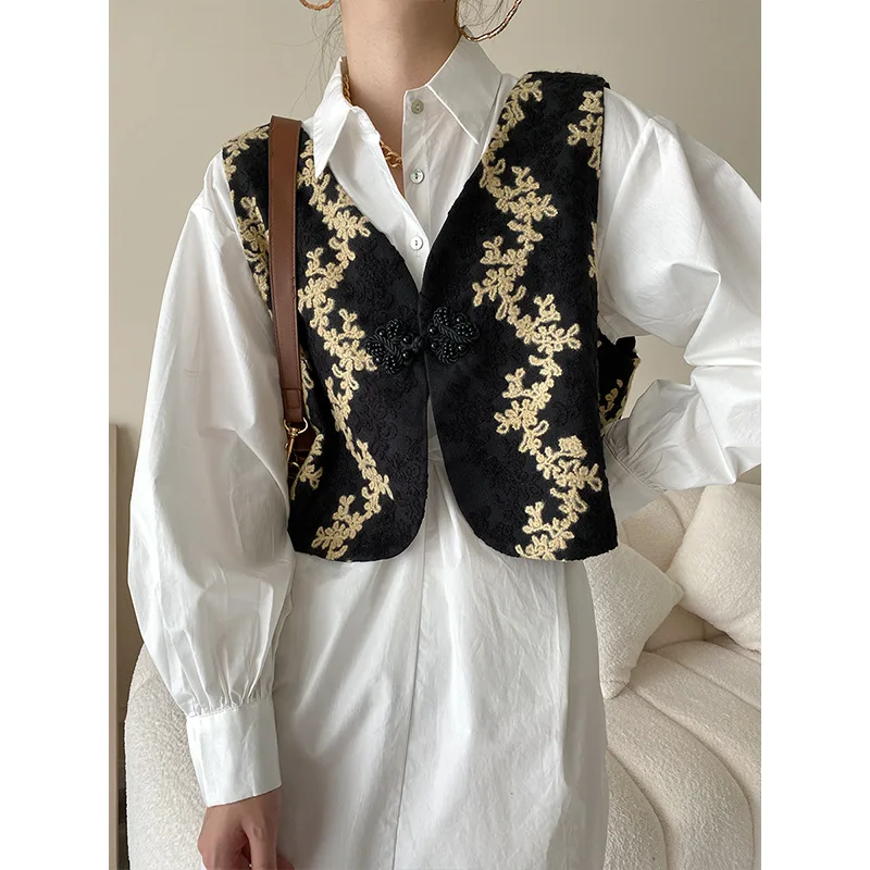 Women Clothing 2022 Autumn Winter Vintage Chinese Style Button Embroidery Short Style Waistcoat Design Sense New Fashion Vest