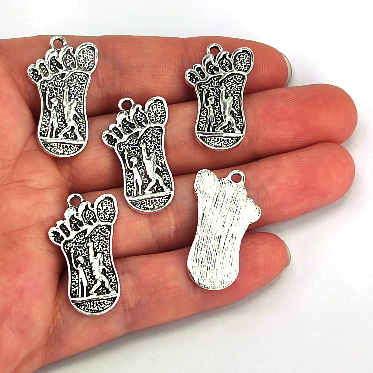 5pcs DIY alien Footprint Sasquatch Bigfoot pendant charm Mythology Science Fiction Jewelry charms for women man Accessories