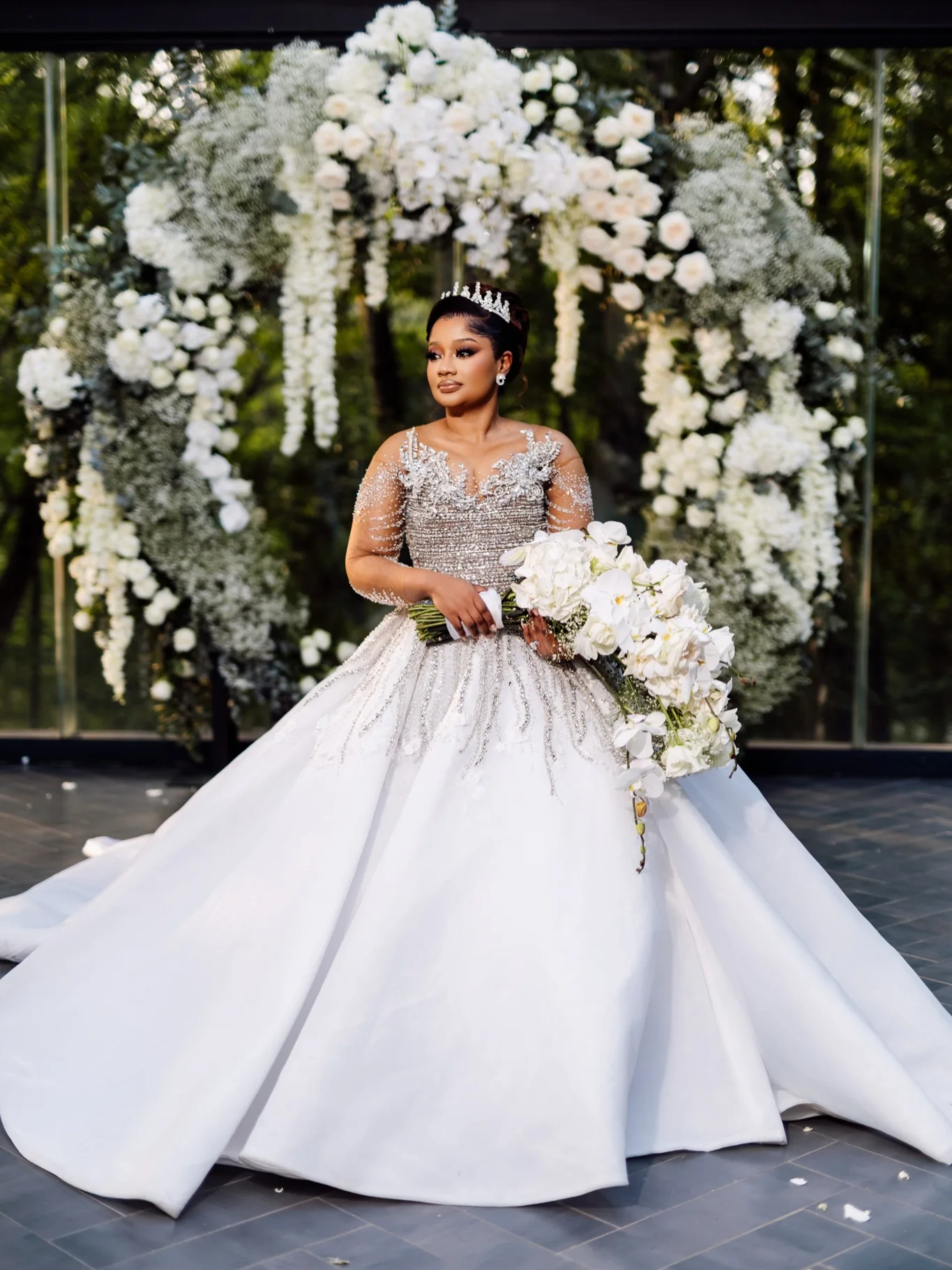 Customized Luxury Ball Gown Wedding Dress Long Sleeves Beaded Crystal Heavy Rhinestones Satin Royal Train Bridal Gowns