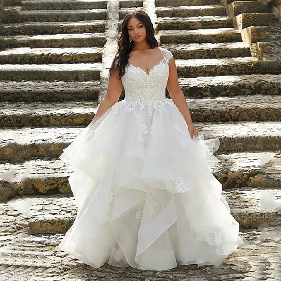 Dostosowane wspaniałe koronkowe aplikacje Ruffles linia suknie ślubne 2025 Illusion Backless tren sądowy tiulowa suknia ślubna dla kobiet