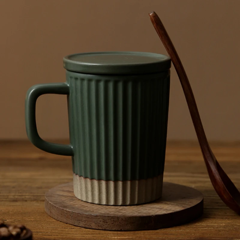

Керамическая чашка с вертикальным узором и крышкой и ложкой, кружка, устойчивая к высоким температурам, легкая роскошная чашка для воды для женщин