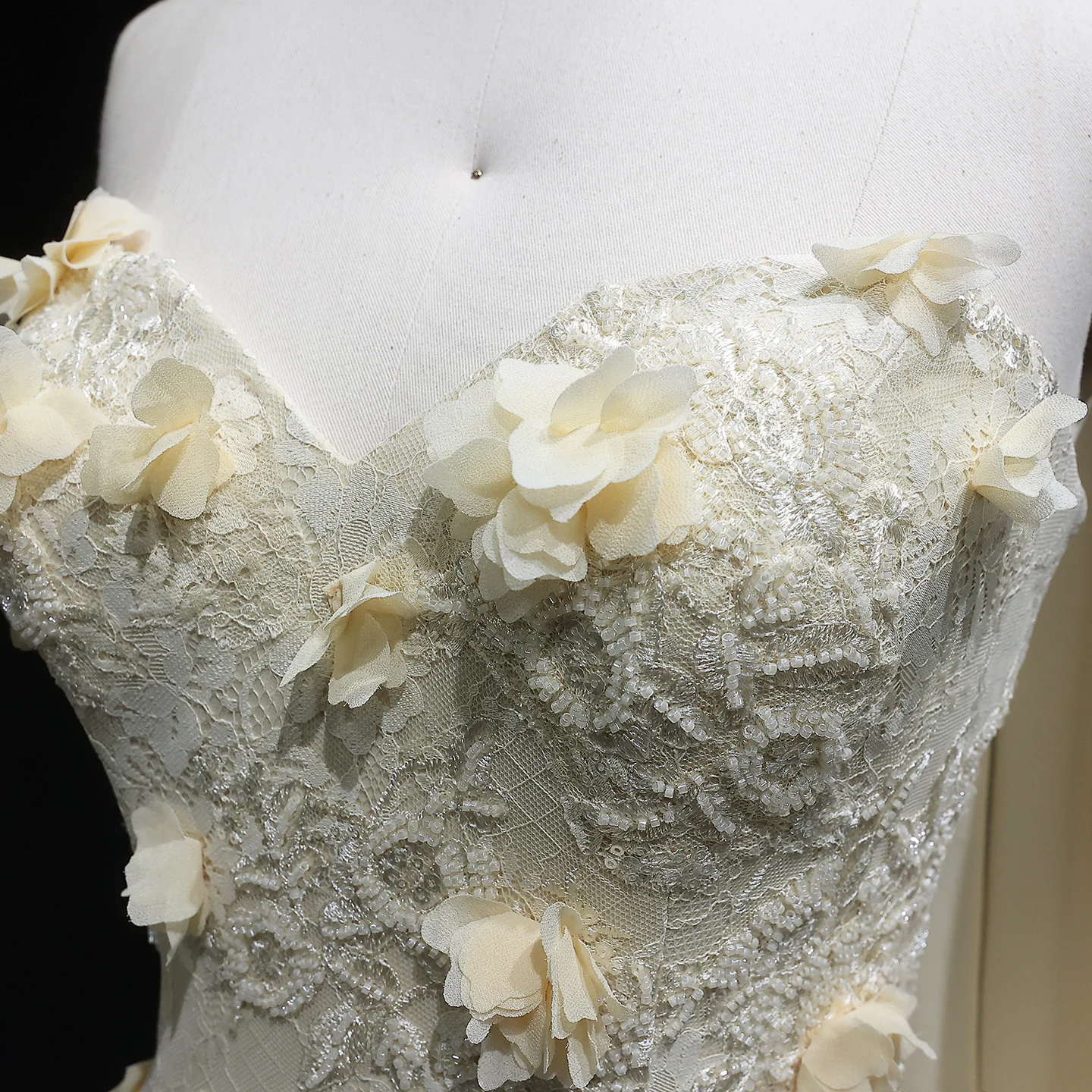 Sharon Said Luxuriöses Hellgelbes Abendkleid mit Off-Shoulder-Ausschnitt und 3D-Blumen 2026 Damen Hochzeitsfeier Ballkleider SS654 Maßanfertigung – Detail 13