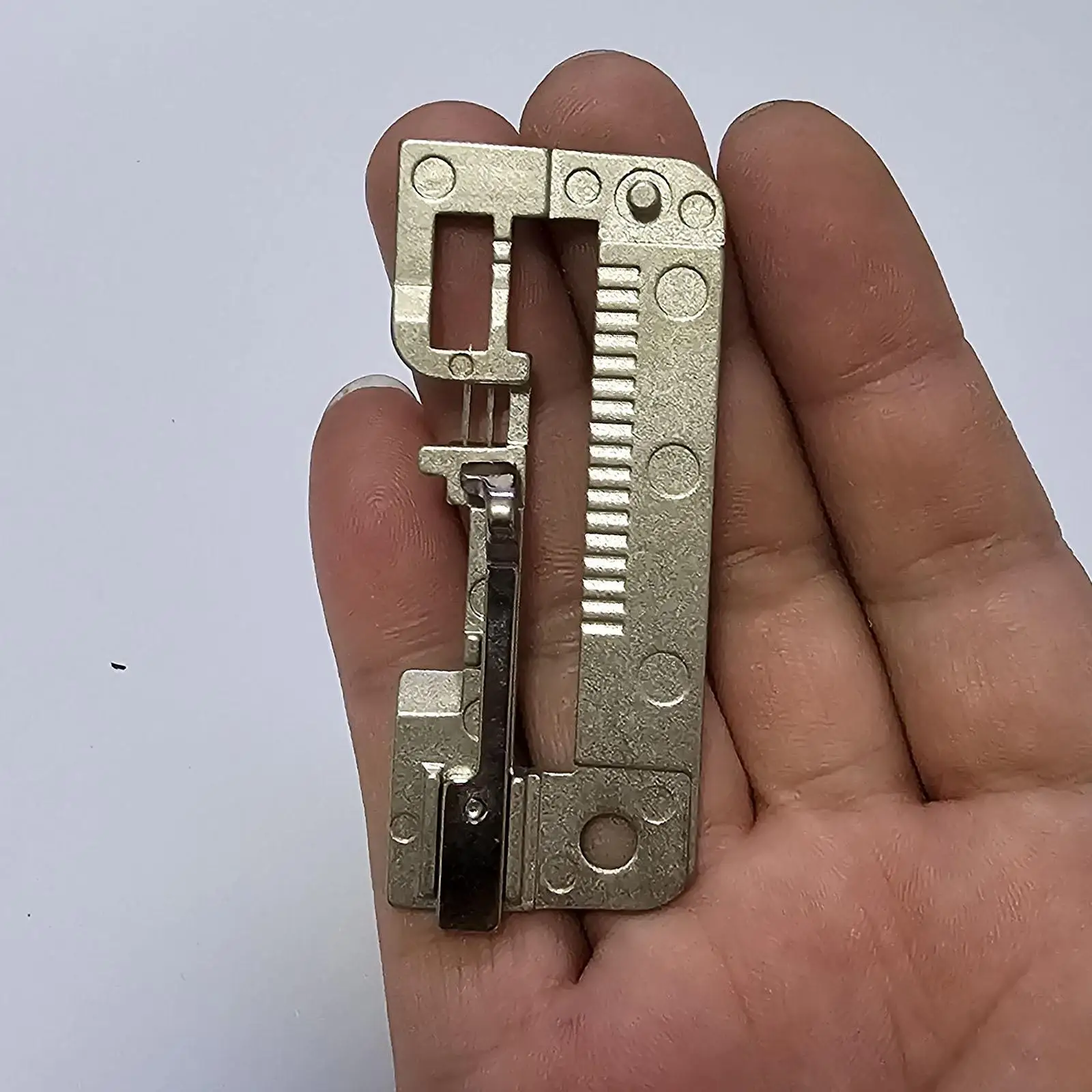 

Игольная пластина для швейных машин: профессиональная запчасть, многофункциональная, портативная, гладкая