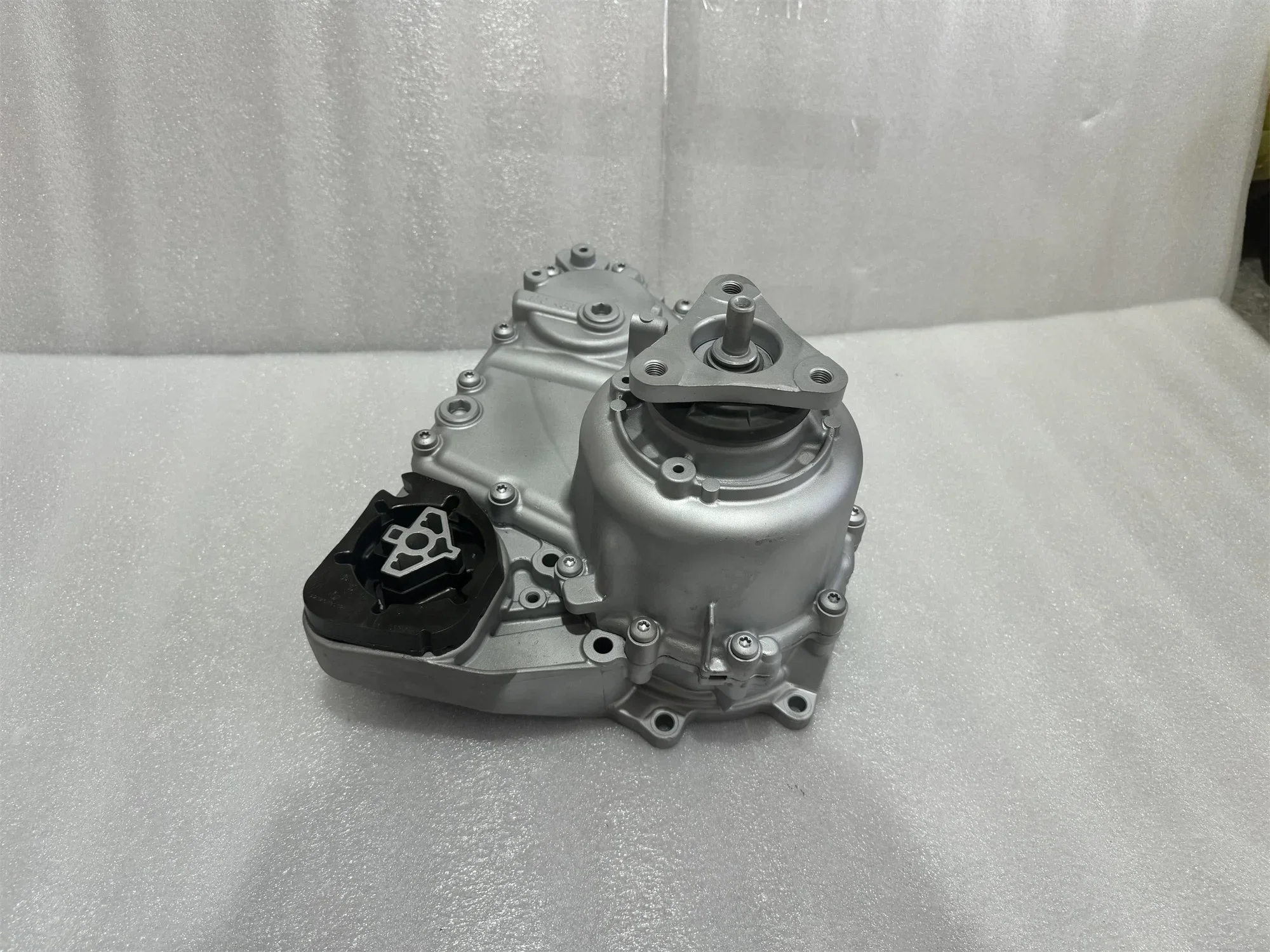 High quality transfer case suitable for BMW X5 X6 E70 E71 ATC450 transfer case OE 27107643751 BMW E70 LCI ATC450 transfer case