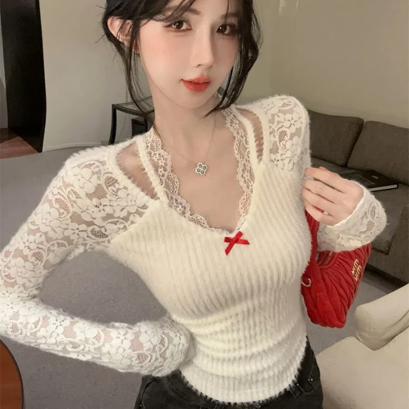 Pure Desire Style White Lace Splicing V-neck Knitted Bottom Shirt for Women Sweet and Spicy Girl Tailored Short Top