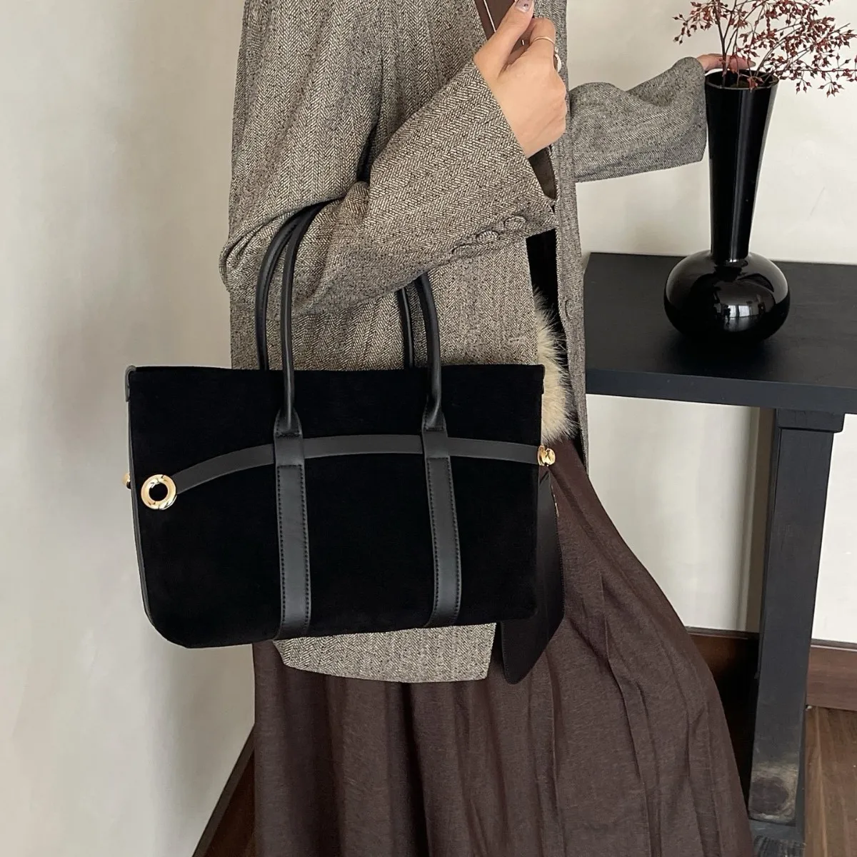 

2025 New Old Money Wind Lazy Linen and Brown Cowhide Portable Vegetable Basket Single Shoulder Tote Bag Underarm Wing Bag