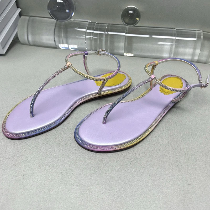 Nuovi sandali piatti con bordi in strass da donna, punta pizzicata, cinturino in tinta unita, sandali per le vacanze estive, scarpe da spiaggia sabbiose