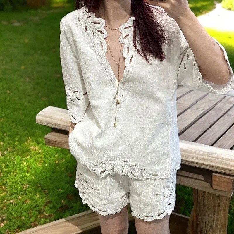 Ensemble de tenue de printemps 2025 : un look complet avec une esthétique haut de gamme Ensemble haut et short en tweed unique et beau style blanc