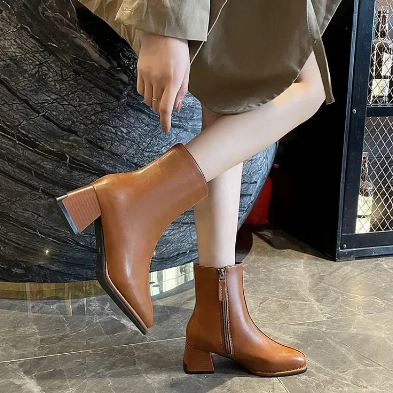 Square toe women's boots autumn and winter new fashion European and American retro high heels, side zipper slim women's boots