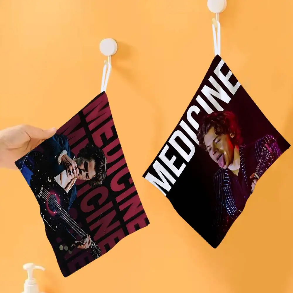 Famous Pop Singer Harris_Styles Polyester Cotton Hanging Kitchen Towel, Skin Friendly Hand Wiping Towel for Hotel Cafe Household