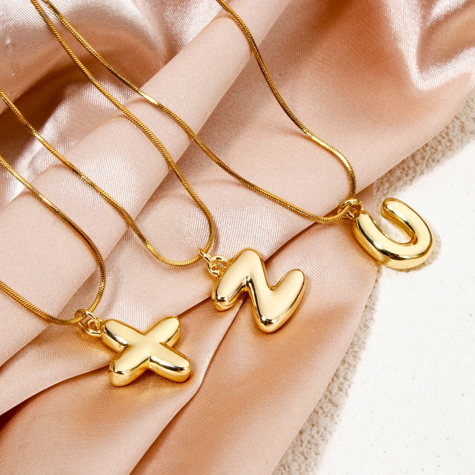 1pc neue Messing Charms Gold Farbe Kapital Alphabet Buchstabe 3d Anhänger DIY Halskette Armband für Frauen Männer Party Schmuck Ergebnisse – Detail 6